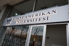 Girne Amerikan Üniversitesi Işıklı Pleksi Takoz Harf Tabela